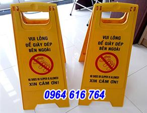 Biển cảnh báo vui lòng để giày dép bên ngoài