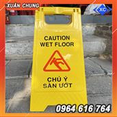 Biển cảnh báo chữ A chú ý sàn ướt