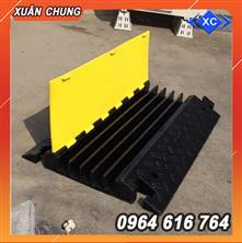 Gờ giảm tốc cao su bảo vệ dây điện ngầm loại 5 cổng